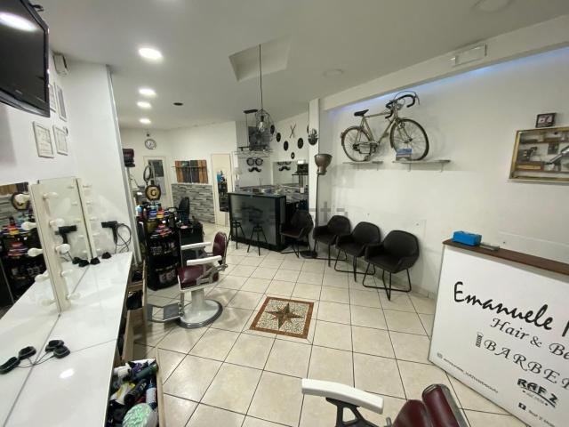 Locale Commerciale in affitto a Camaldoli, Campania