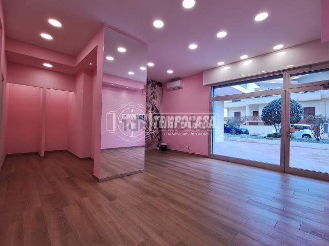 Locale Commerciale in affitto a Puglia, Bari