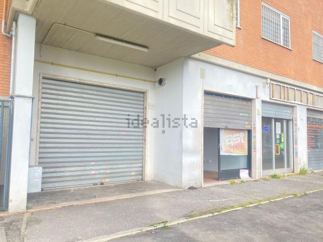 Locale Commerciale in affitto a Municipio Roma III, Roma Capitale