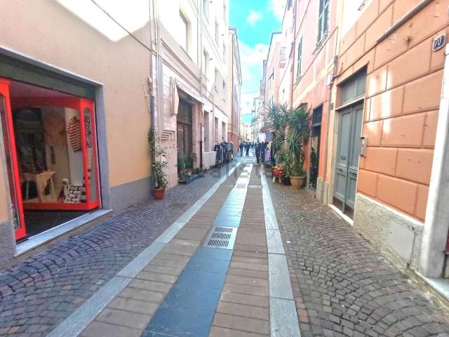 Locale Commerciale in affitto a Spotorno, Savona