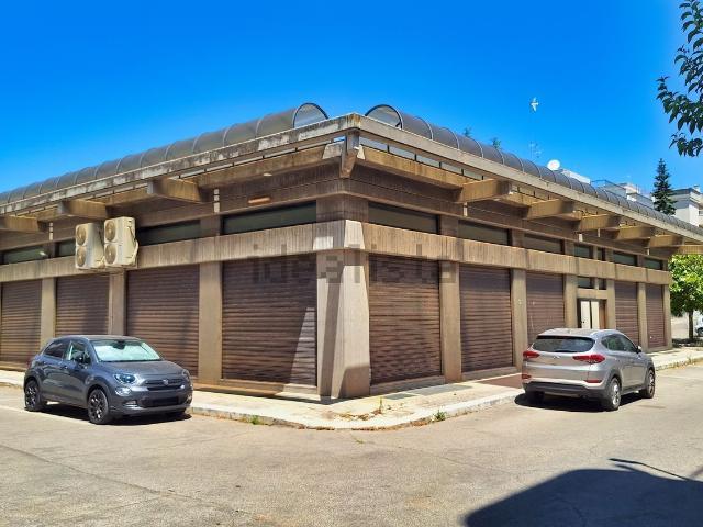 Locale Commerciale in affitto a Puglia, Bari