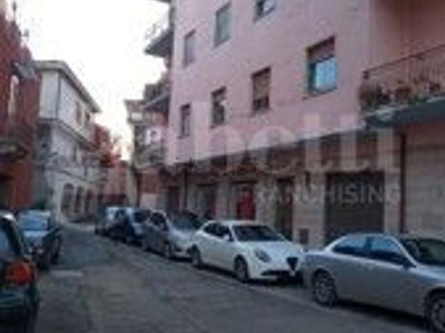 Locale Commerciale in affitto a Benevento, Campania