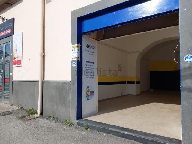 Locale Commerciale in affitto a Cigliano, Pozzuoli
