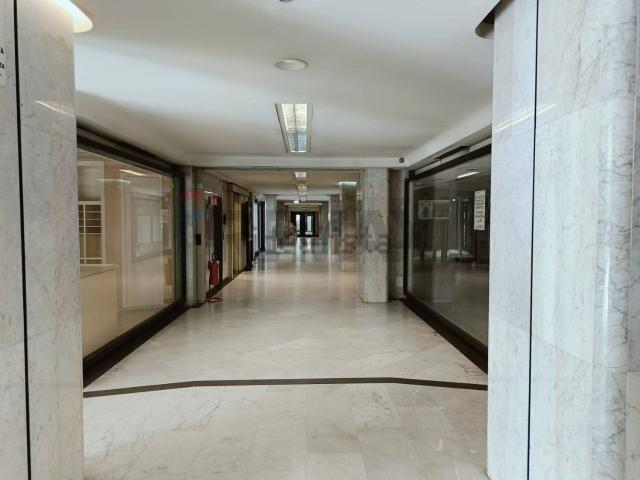 Locale Commerciale in affitto a Borroni, Foligno