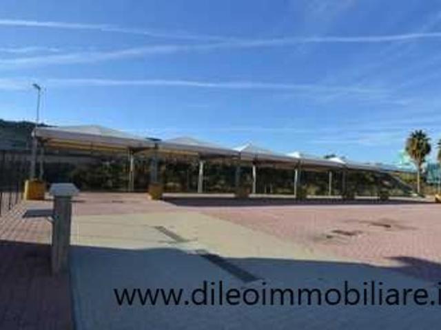 Locale Commerciale in affitto a Marche, Ascoli Piceno