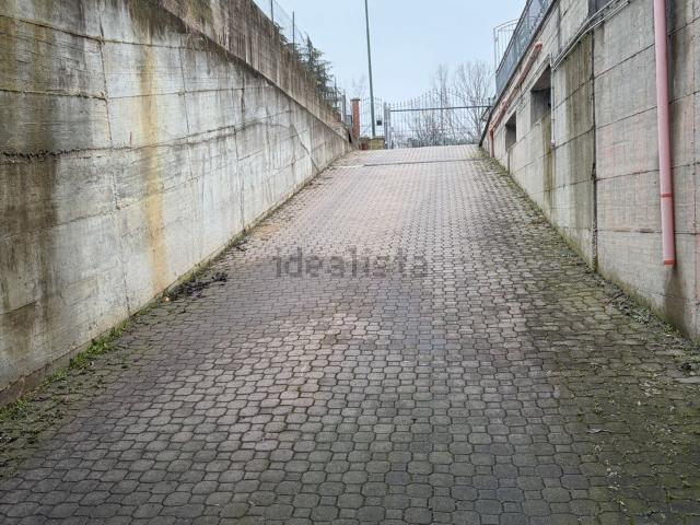 Locale Commerciale in affitto a Piemonte, Asti