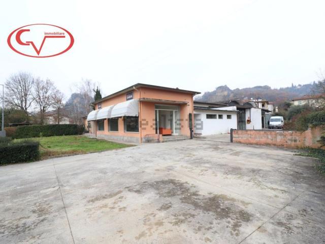 Locale Commerciale in affitto a Castelfranco Piandiscò, Toscana