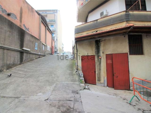 Locale Commerciale in affitto a Monte Po-Nesima-San Leone-Rapisardi, Catania