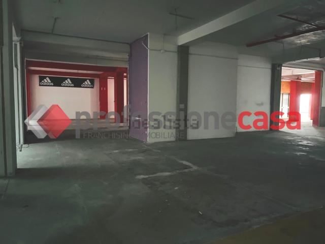 Locale Commerciale in affitto a Monte Po-Nesima-San Leone-Rapisardi, Catania