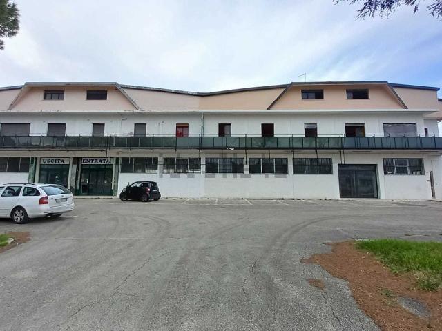 Locale Commerciale in affitto a Cerasolo Ausa, Coriano