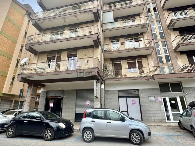 Locale Commerciale in affitto a Partenio, Avellino