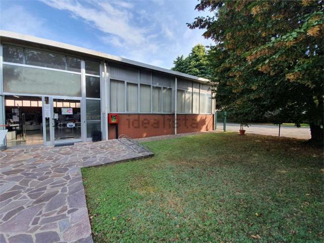 Locale Commerciale in affitto a Misinto, Lombardia
