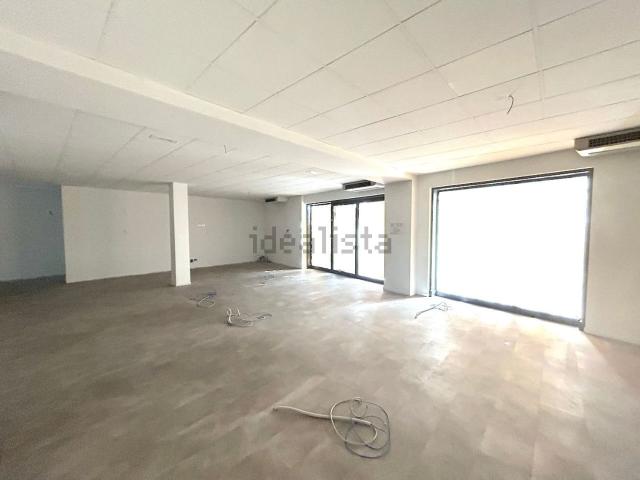 Locale Commerciale in affitto a Unione di Comuni della Romagna Forlivese, Quattro