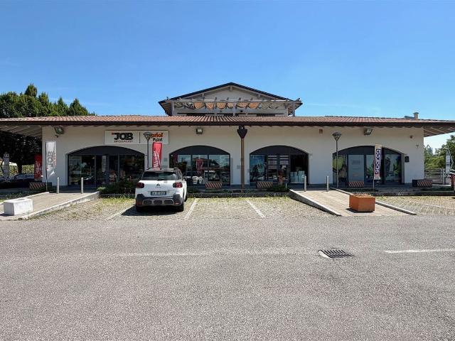 Locale Commerciale in affitto a Calusco D'adda, Lombardia