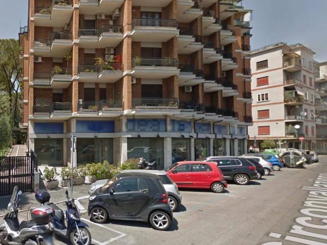 Locale Commerciale in affitto a Municipio Roma II, Roma Capitale