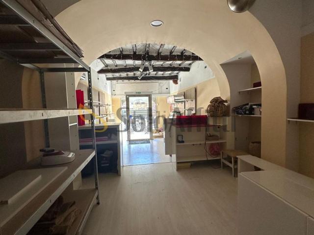 Locale Commerciale in affitto a Figline e Incisa Valdarno, Figline Valdarno