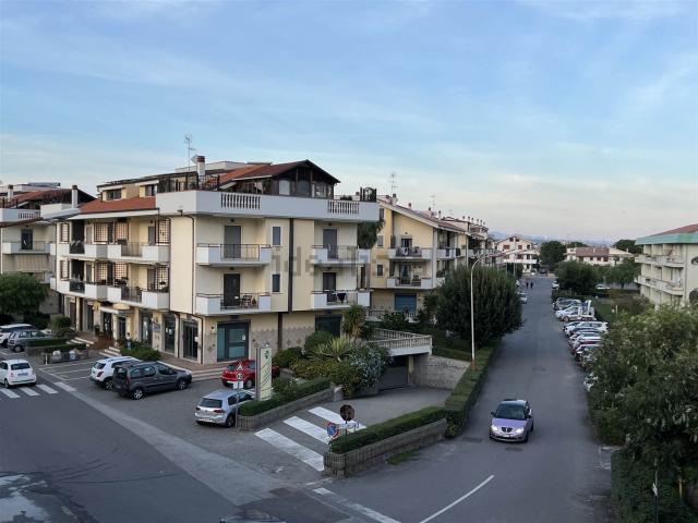 Locale Commerciale in affitto a Calabria, Catanzaro