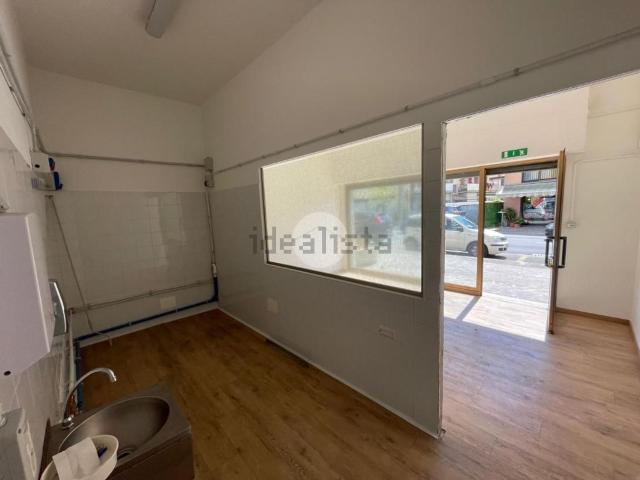 Locale Commerciale in affitto a Scanzorosciate, Lombardia