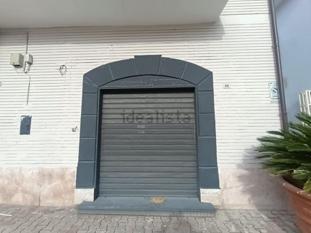 Locale Commerciale in affitto a Casagiove, Campania