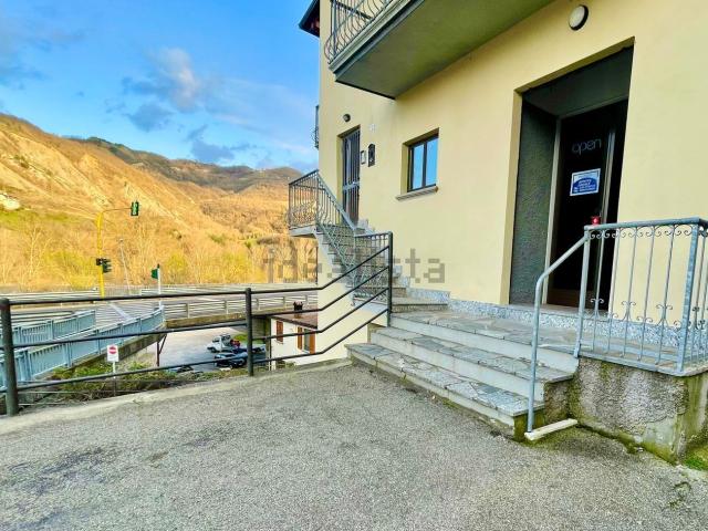 Locale Commerciale in affitto a Cascina Balzago, Bobbio
