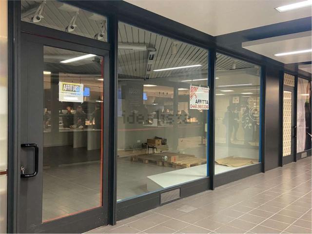 Locale Commerciale in affitto a Territorio Val d'Adige, Trento