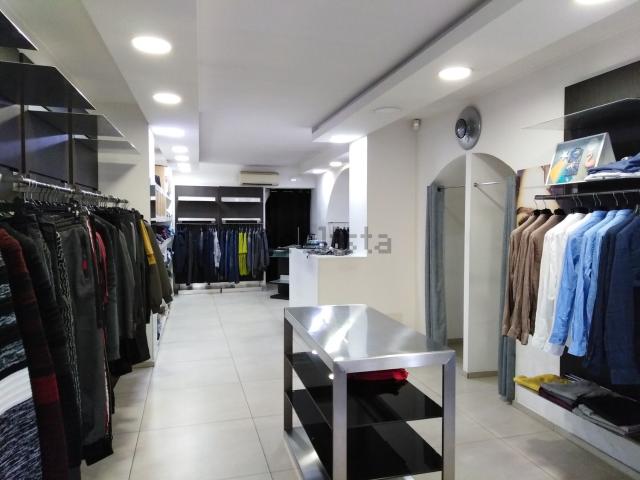 Locale Commerciale in affitto a Ragusa, Cappuccini