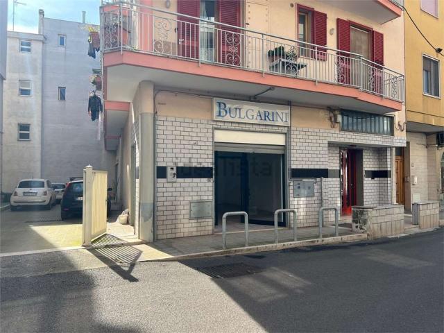Locale Commerciale in affitto a Puglia, Bari