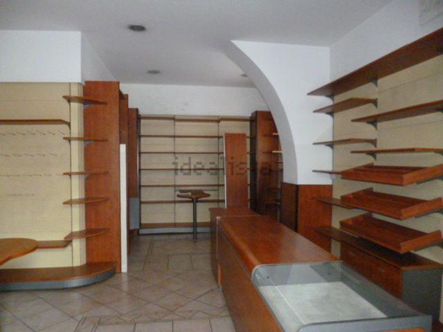 Locale Commerciale in affitto a Ragusa, Cappuccini