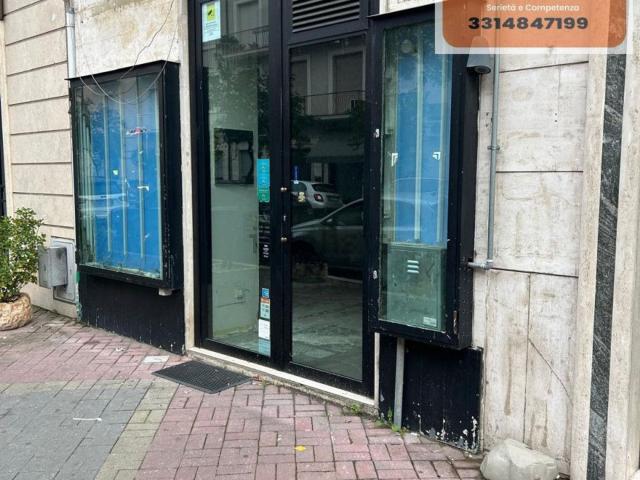 Locale Commerciale in affitto a San Silvestro, Cassino