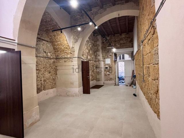 Locale Commerciale in affitto a Ortigia, Siracusa