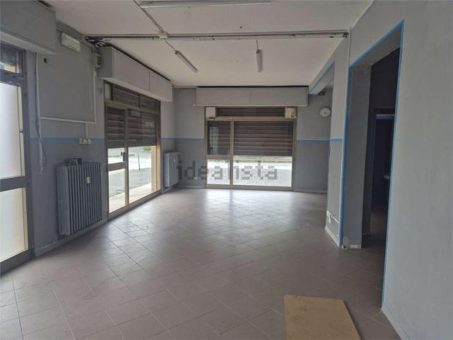 Locale Commerciale in affitto a Crocetta-San Lazzaro-Modena Est, Modena