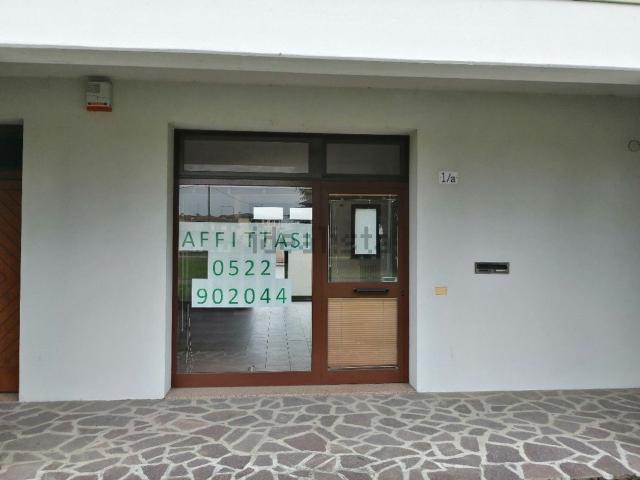 Locale Commerciale in affitto a Terra di Mezzo, Re