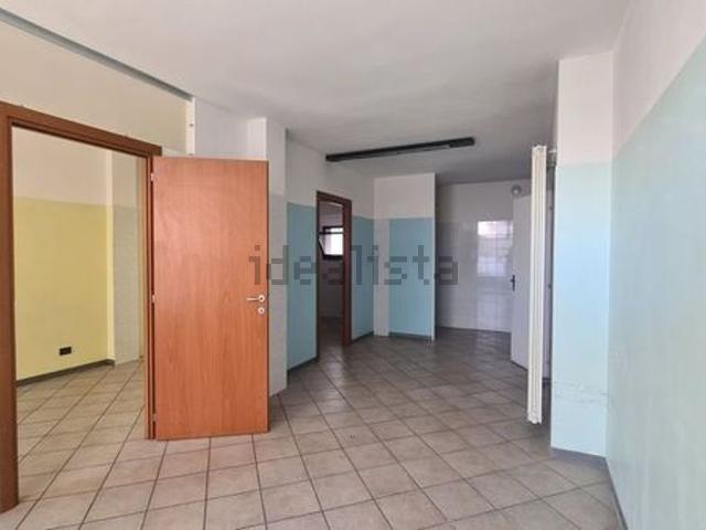 Locale Commerciale in affitto a Pallanza, Piemonte