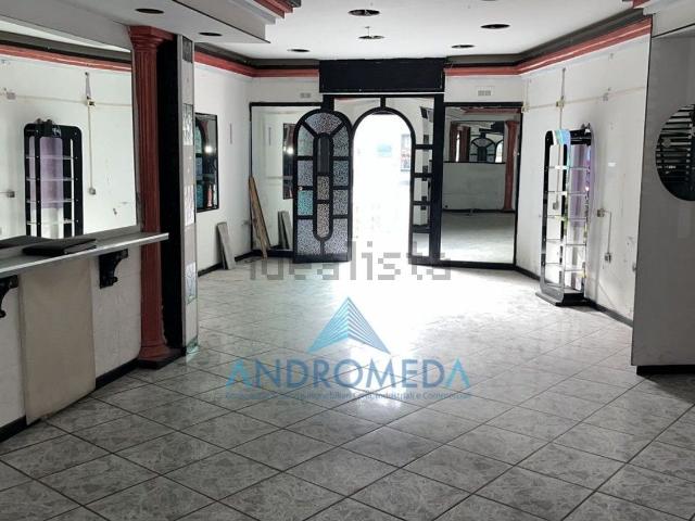 Locale Commerciale in affitto a Casandrino, Campania
