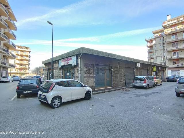 Locale Commerciale in affitto a Atripalda, Campania