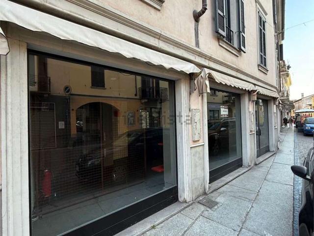 Locale Commerciale in affitto a Vigevano, Lombardia