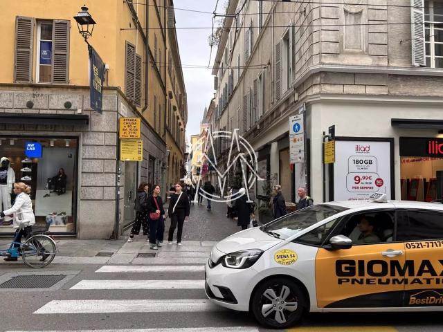 Locale Commerciale in affitto a Parma Centro, Sorbolo