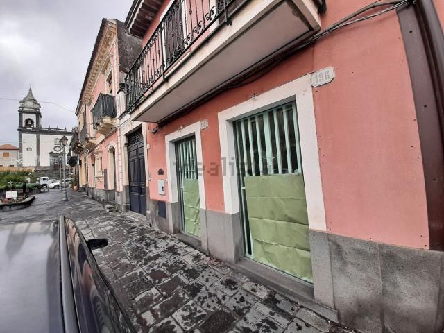 Locale Commerciale in affitto a Pedara, Sicilia
