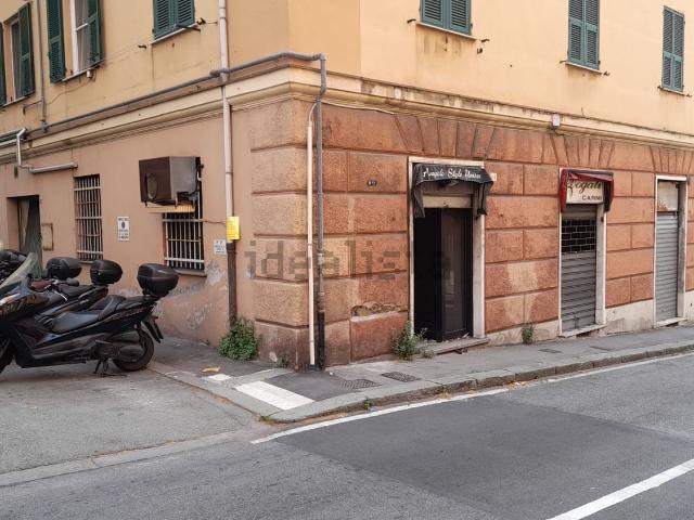 Locale Commerciale in affitto a Centro Est, Serra Riccò