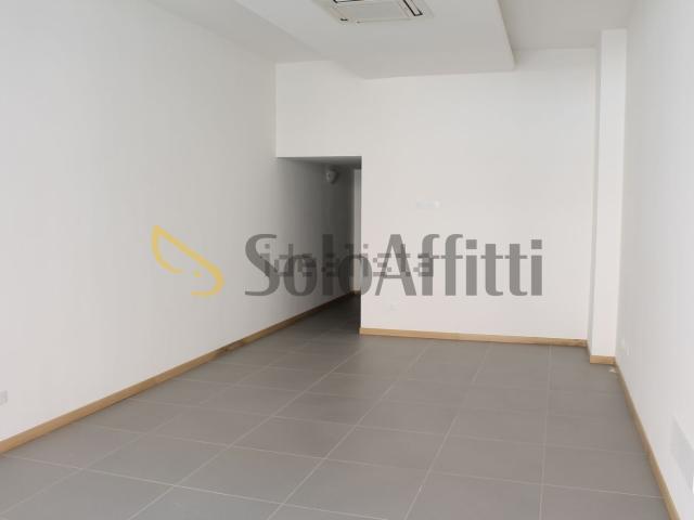 Locale Commerciale in affitto a Unione di Comuni della Romagna Forlivese, Quattro