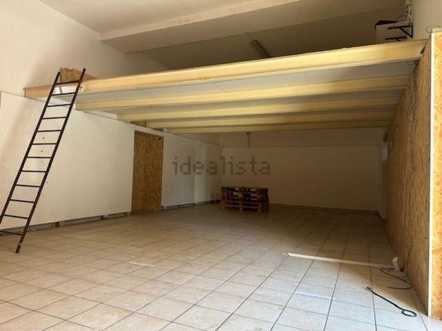 Locale Commerciale in affitto a San Marcellino, Campania