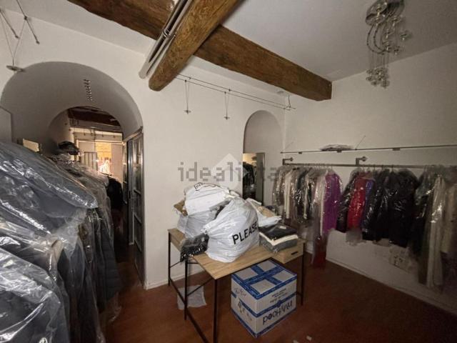Locale Commerciale in affitto a Vetrivecchi, San Giovanni Valdarno