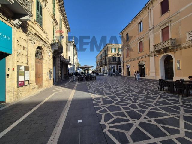 Locale Commerciale in affitto a Quartiere Trento e Trieste, Lanciano
