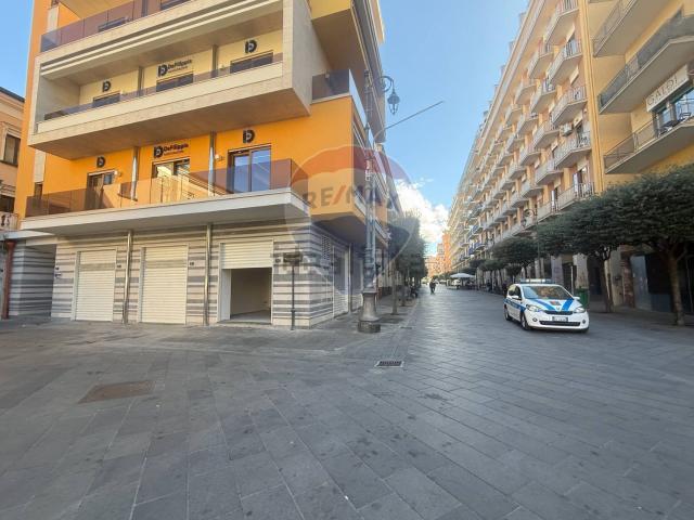 Locale Commerciale in affitto a Piedimonte, Nocera Inferiore