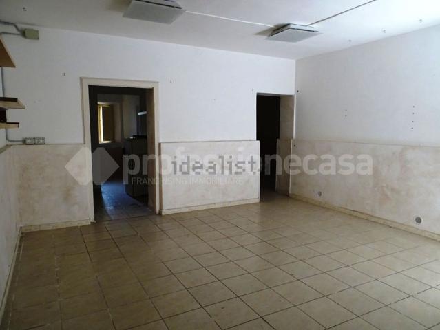 Locale Commerciale in affitto a Livorno