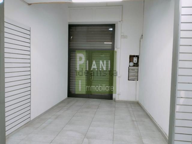 Locale Commerciale in affitto a Livorno