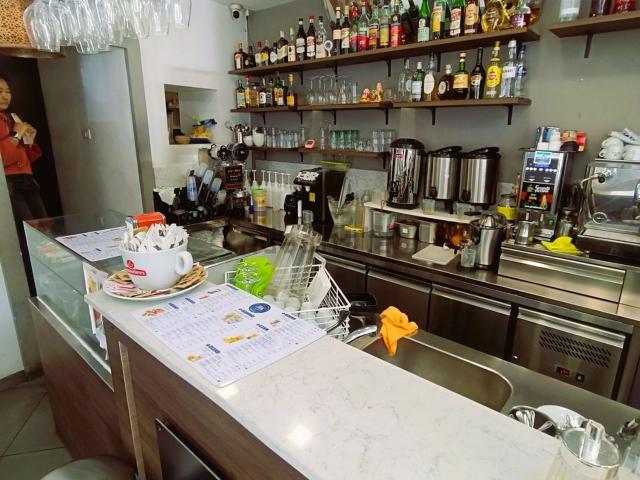 Locale Commerciale in affitto a Centro Est, Serra Riccò