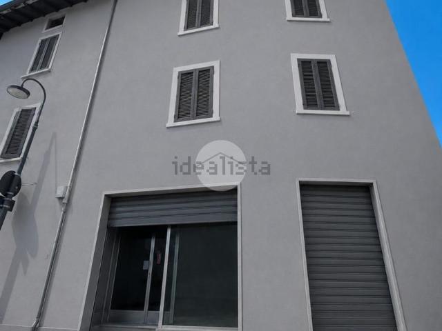 Locale Commerciale in affitto a Verdellino, Lombardia