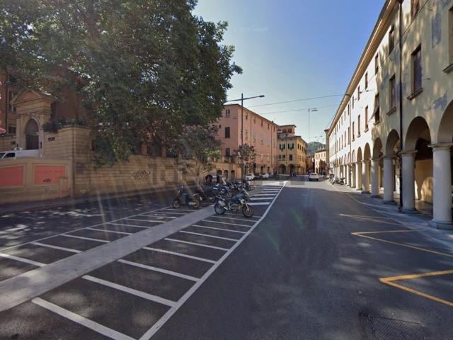 Locale Commerciale in affitto a Porto-Saragozza, Bologna