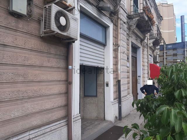 Locale Commerciale in affitto a IV Circoscrizione, Messina